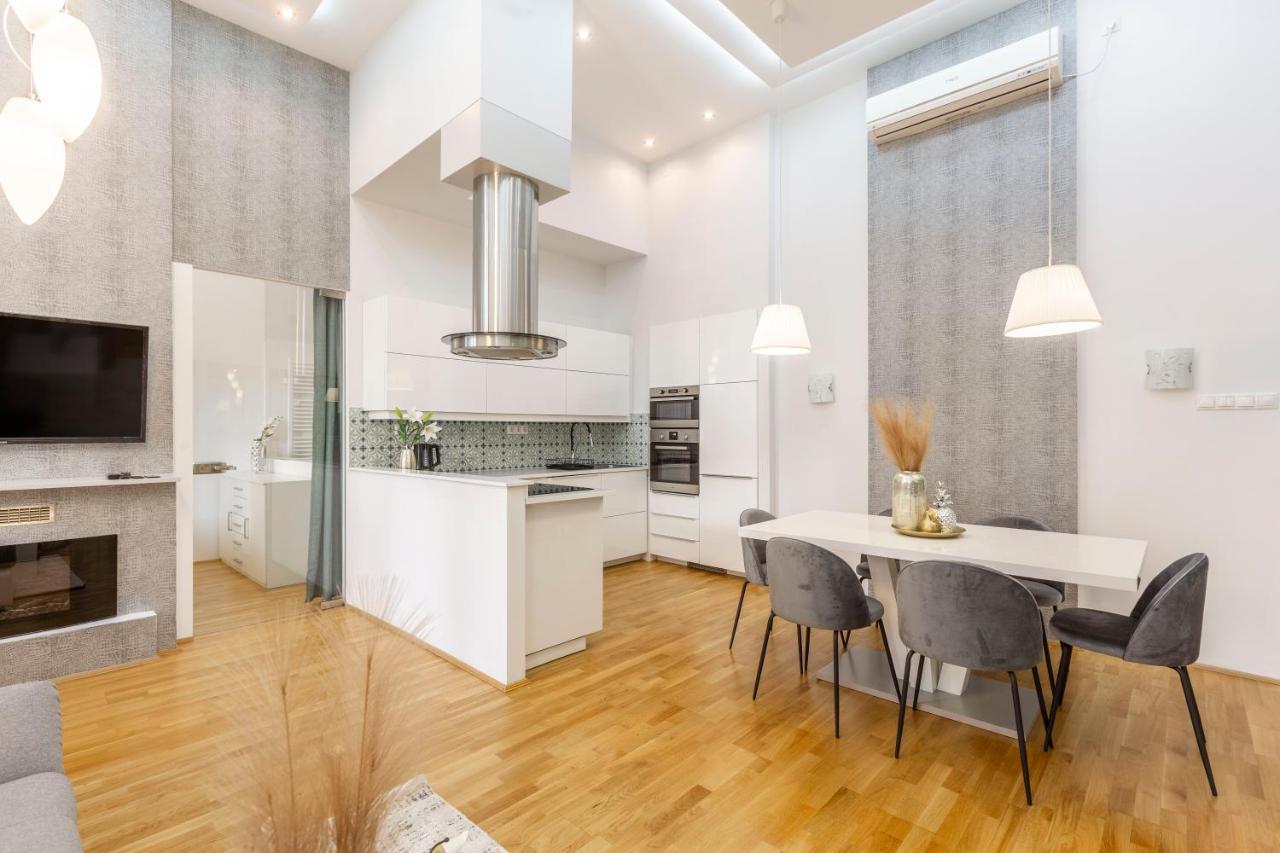 Luxurious & Spacious Downtown Residence In Liszt Ferenc Square Budapest Esterno foto