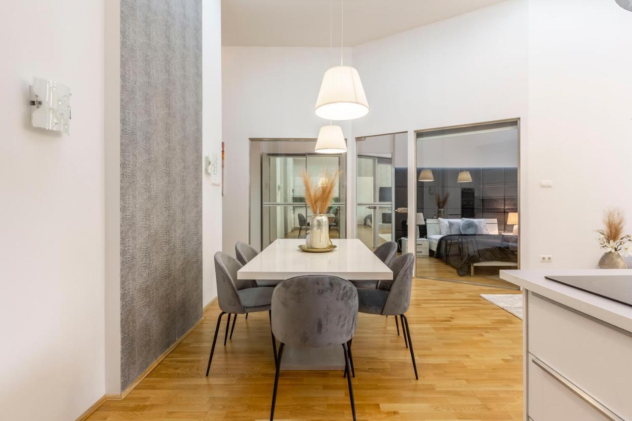 Luxurious & Spacious Downtown Residence In Liszt Ferenc Square Budapest Esterno foto
