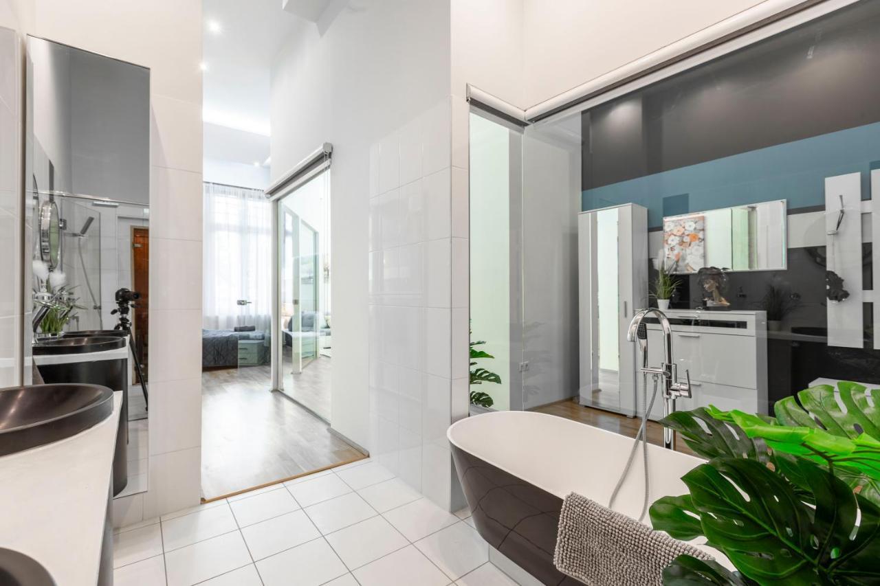Luxurious & Spacious Downtown Residence In Liszt Ferenc Square Budapest Esterno foto