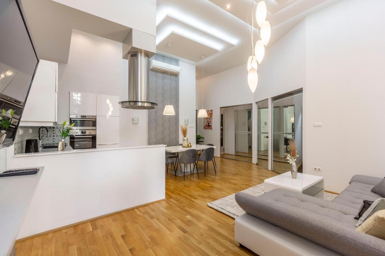 Luxurious & Spacious Downtown Residence In Liszt Ferenc Square Budapest Esterno foto