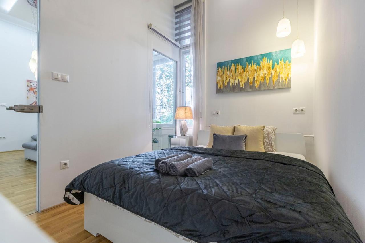 Luxurious & Spacious Downtown Residence In Liszt Ferenc Square Budapest Esterno foto