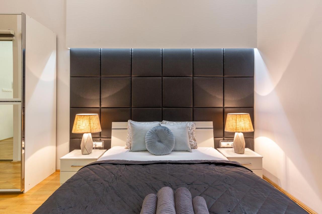 Luxurious & Spacious Downtown Residence In Liszt Ferenc Square Budapest Esterno foto