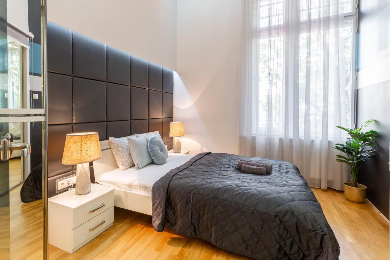 Luxurious & Spacious Downtown Residence In Liszt Ferenc Square Budapest Esterno foto