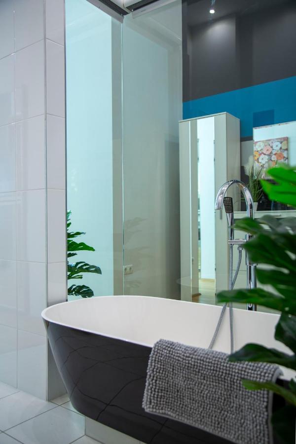 Luxurious & Spacious Downtown Residence In Liszt Ferenc Square Budapest Esterno foto